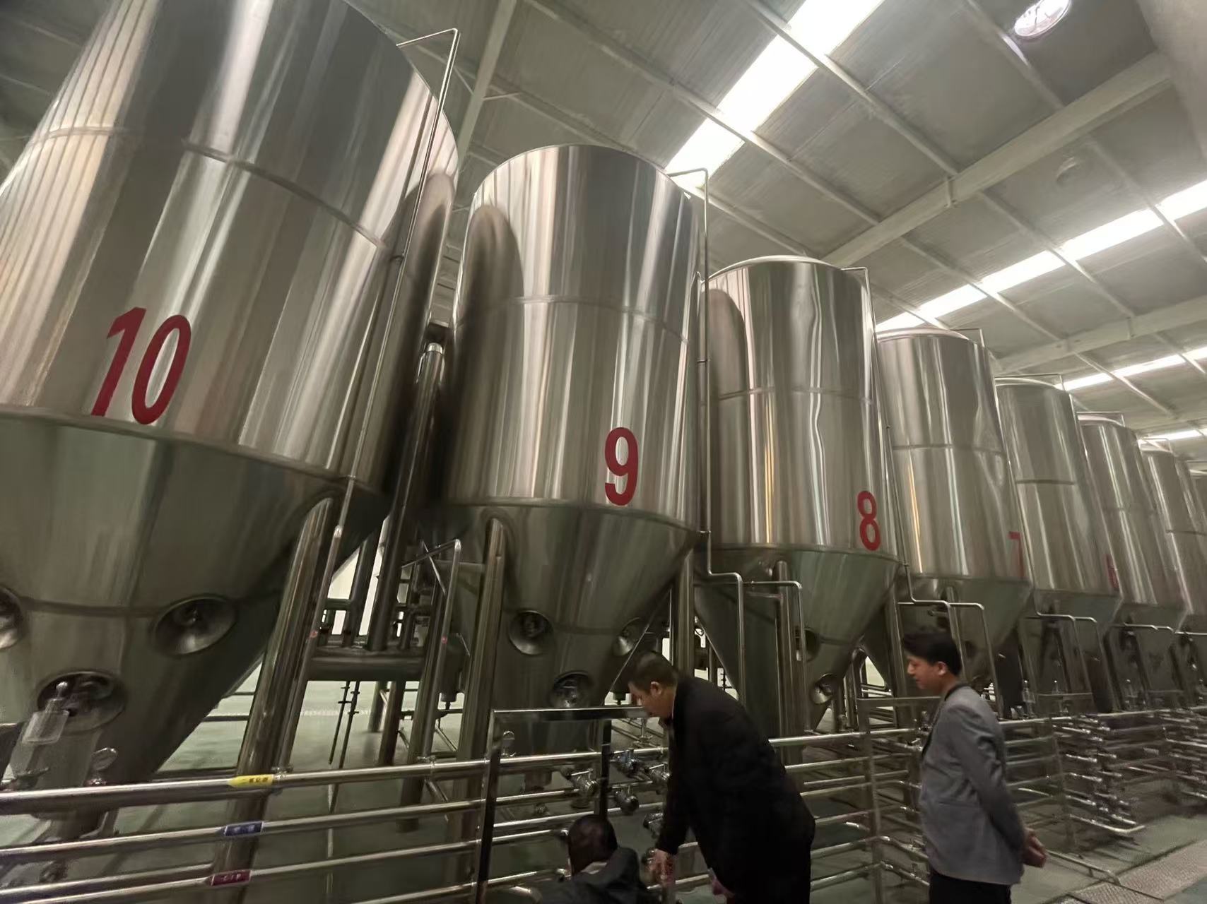 泸州精酿啤酒设备厂—平面布置、设备设计、制造、调试、培训等一条龙服务